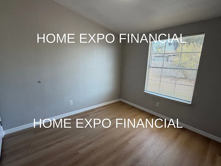 26590 Franklin Ave — Photo 28