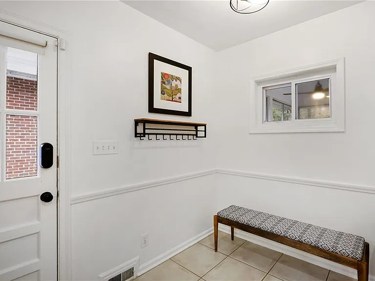 961 E Rock Springs Rd NE — Photo 19