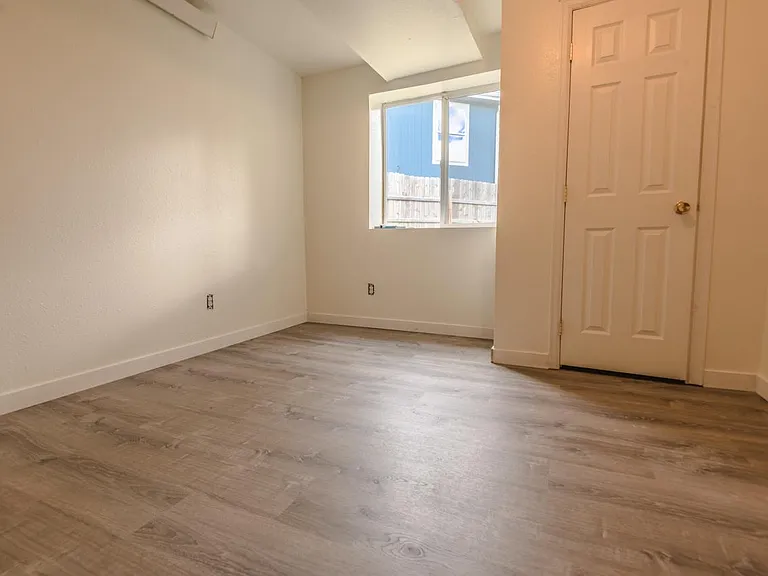 393 N Lincoln St #BASEMENT — Photo 6