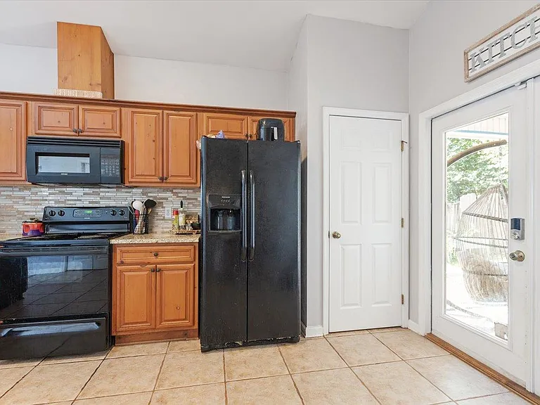 916 Saddle Creek Run — Photo 4