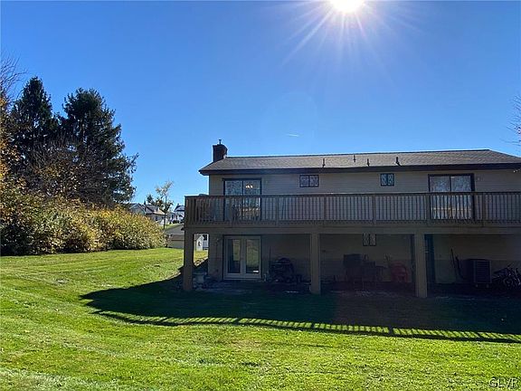 5th image of 599 Linden Cir