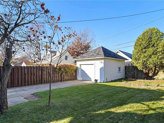 5th image of 18931 Monterey Ave