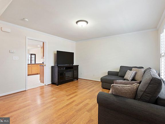 3rd image of 162 Mansfield St