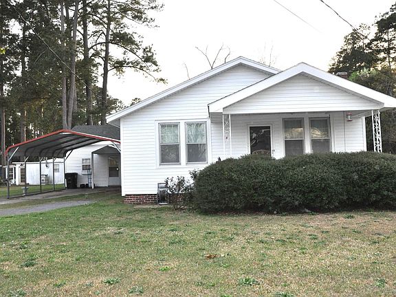 2nd image of 910 Sandy Bluff Rd.