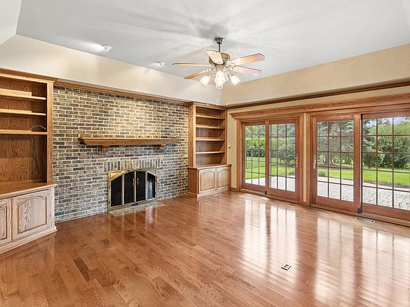 5th image of 609 Claire Ln