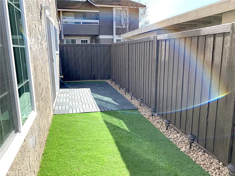 55 Streamwood — Photo 18