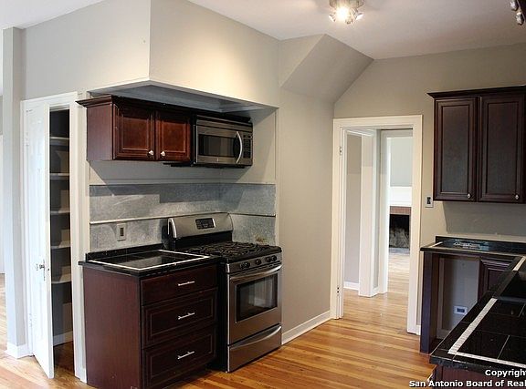5th image of 1055 Sutton Dr