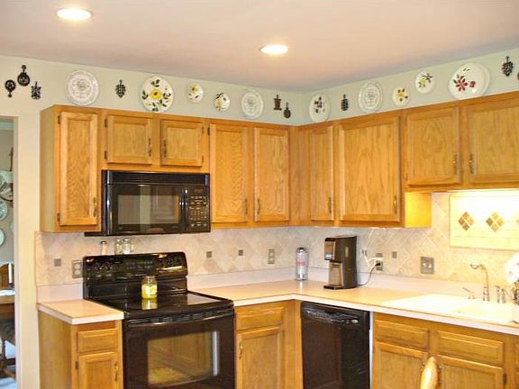 2nd image of 1190 Green Holly Dr