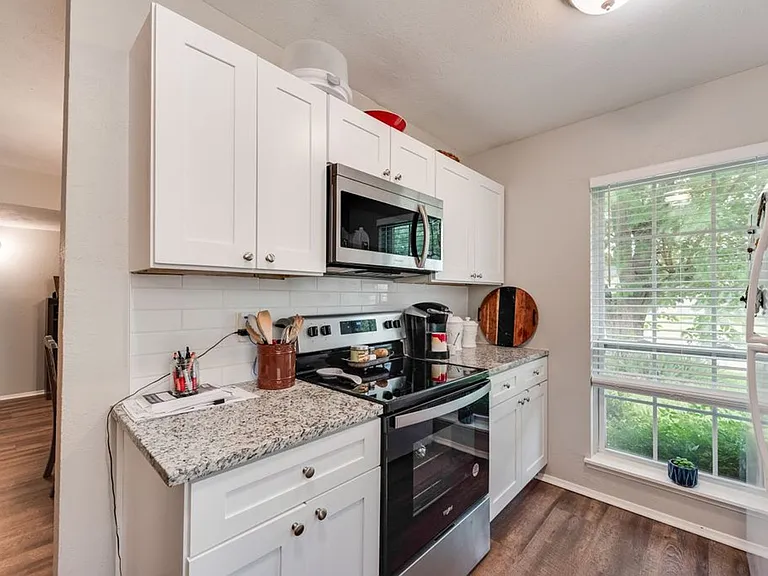 5801 Redwood Ln — Photo 10
