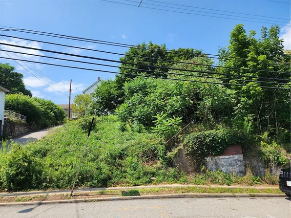 902 Wallace St, Vandergrift, PA 15690