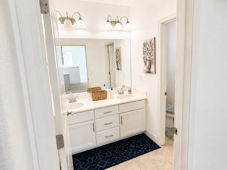Second Floor Common Bathroom