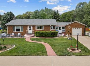 21780 Great River Rd, Le Claire, IA 52753