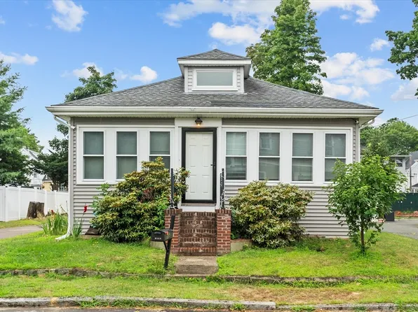 33 Tripp Ave, Brockton, MA 02301