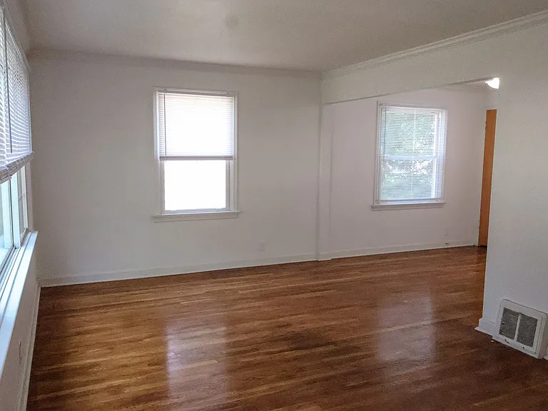 10522 Byfield Dr — Photo 2