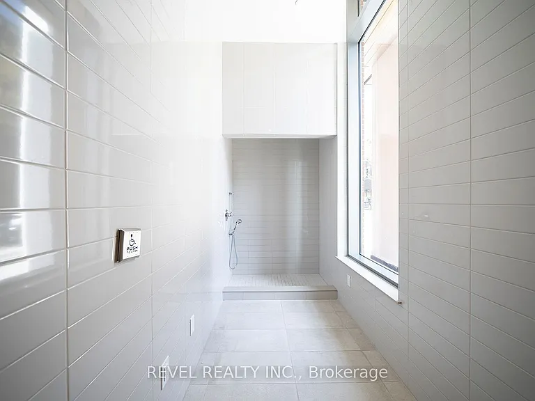 212 King William St #823 — Photo 21