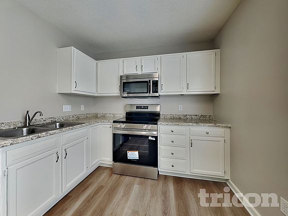 4th image of 1031 Castle Rock Ct