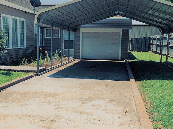 garage w/detached carport