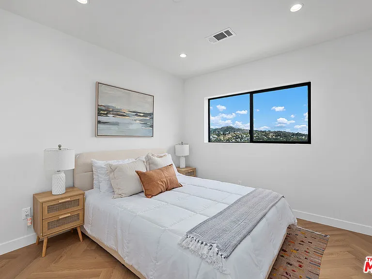2043 Paramount Dr — Photo 7