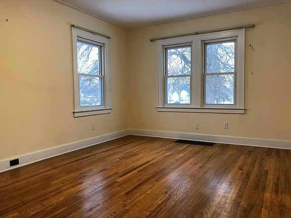 4th image of 1825 Leonard St NE