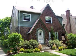 1011 Pennfield Rd, Cleveland Heights, OH 44121