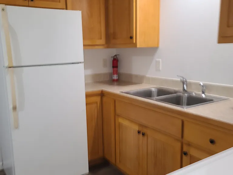 555 N 7th St #7 — Photo 2