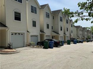 158 Summit St #158, Norwich, CT 06360