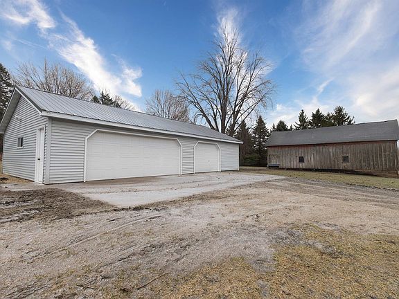 5th image of W7549 Spring Rd