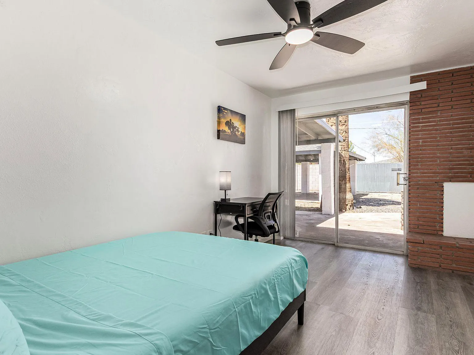 4 bed, 3.0 bath, 2200 sqft, $750 — Photo 2