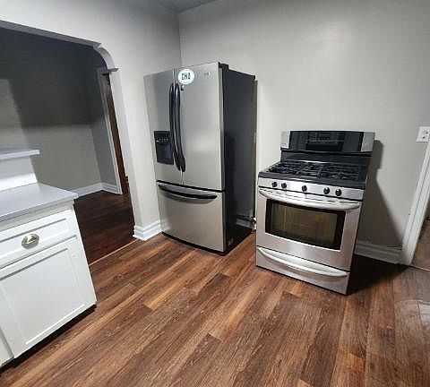 4th image of 1012 Dean Pl