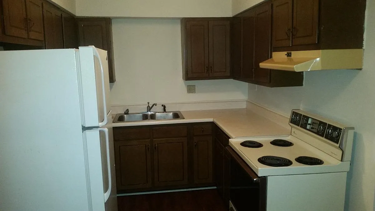 2 bed, 1200 sqft, $950 — Photo 3