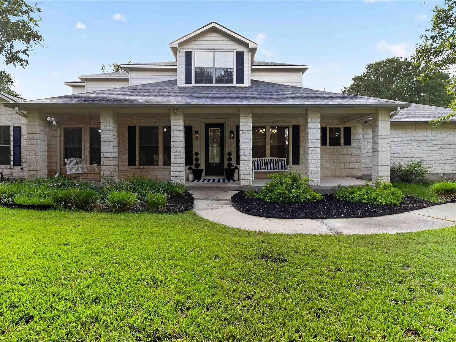 5 bed, 3.5 bath, 3661 sqft, $3,600 — Photo 1