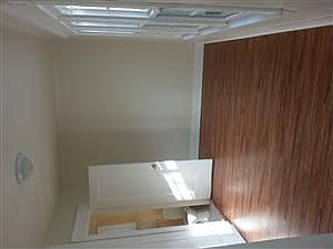 3rd image of 1017 W 55th St