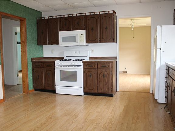 4th image of 390 2nd St