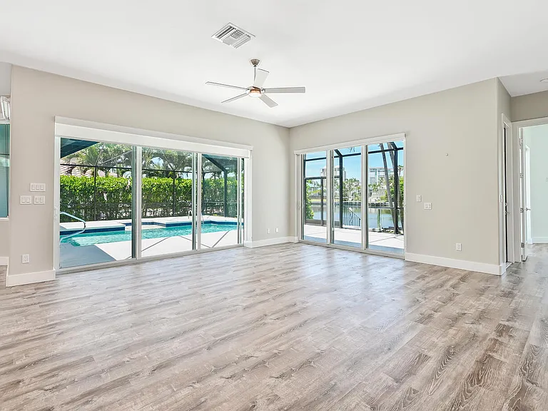 4231 Crayton Rd — Photo 20