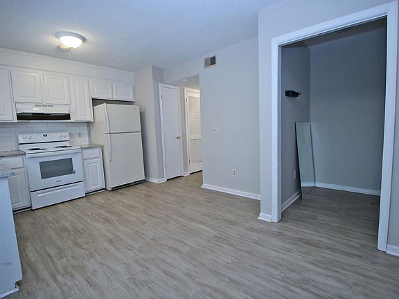 5th image of 113 Manorwood Ct #C