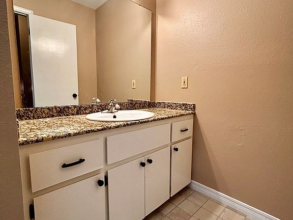 4th image of 225 N Smythe Ave #1