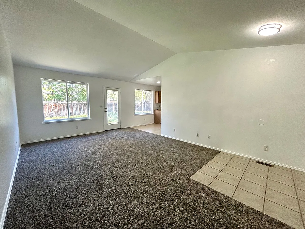 Building Photo - 209 W Mount Baker Ct