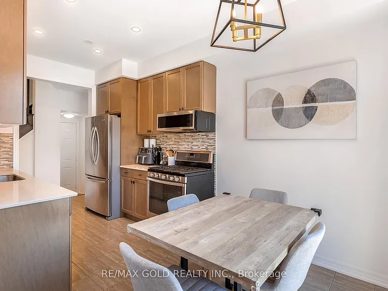 112 Hanson Cres — Photo 19