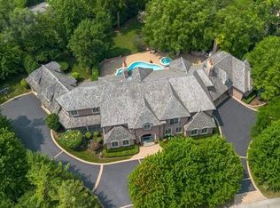 2 Bristol Rd, Northfield, IL 60093