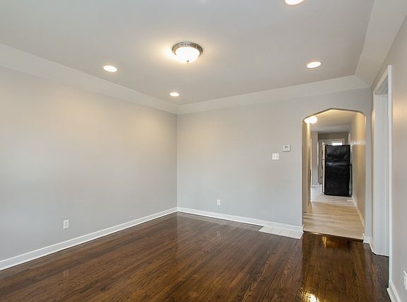 3rd image of 8446 S Marquette Ave