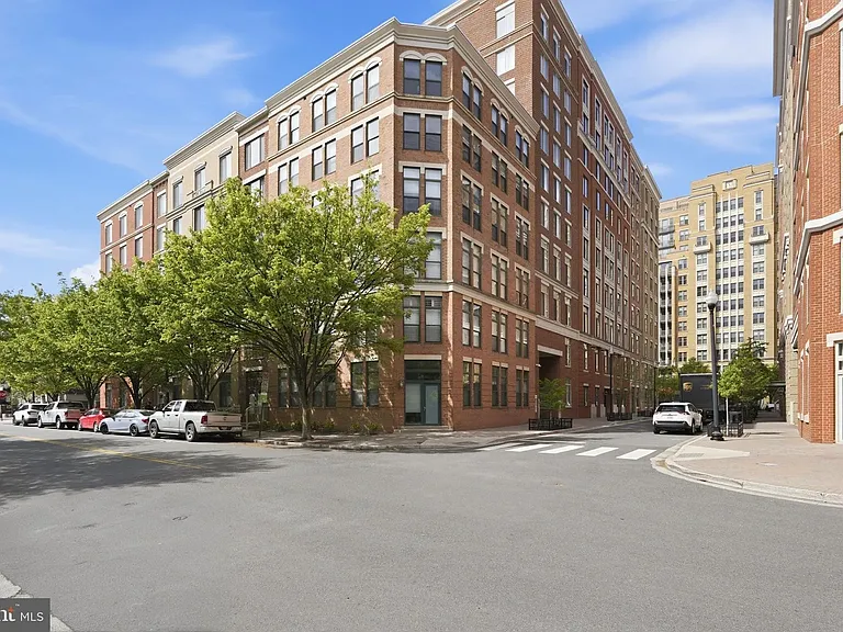 1201 N Garfield St #401 — Photo 14