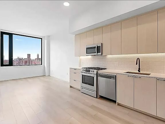 5th image of 15310 88th Ave #700