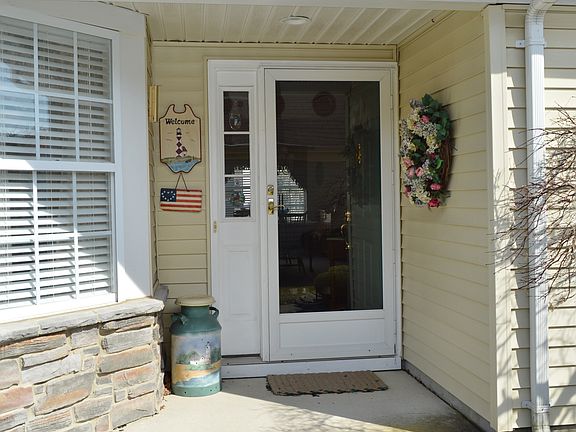 3rd image of 2483 Woodbine Ln