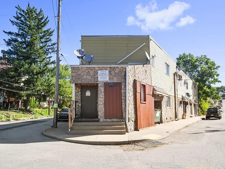 161 Hall Avenue — Photo 26