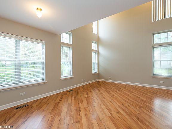 4th image of 170 Island Ct