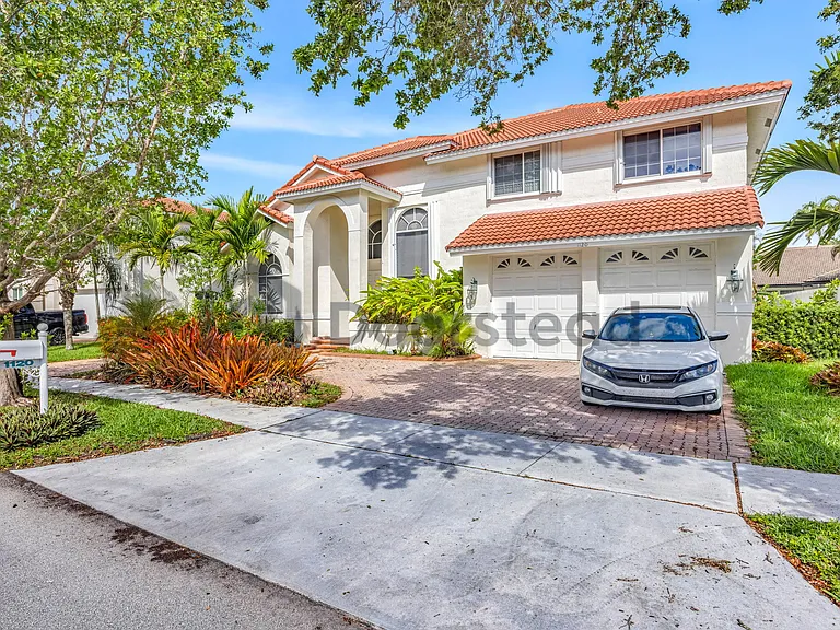 1120 NW 179th Ave — Photo 2