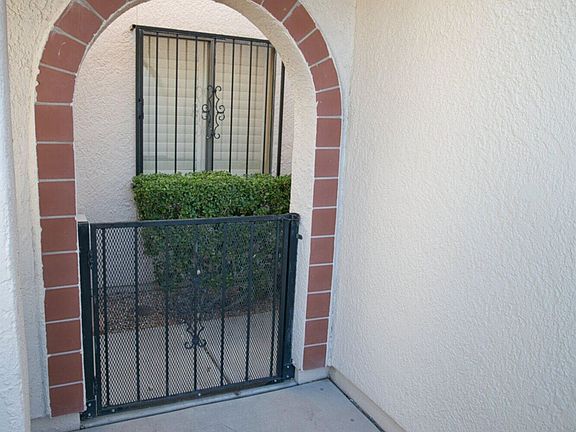 3rd image of 850 W Calle De Emilia