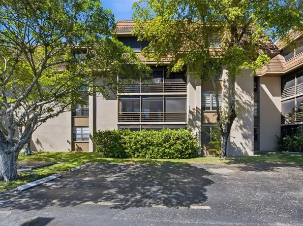 661 NE 195th St APT 104, Miami, FL 33179