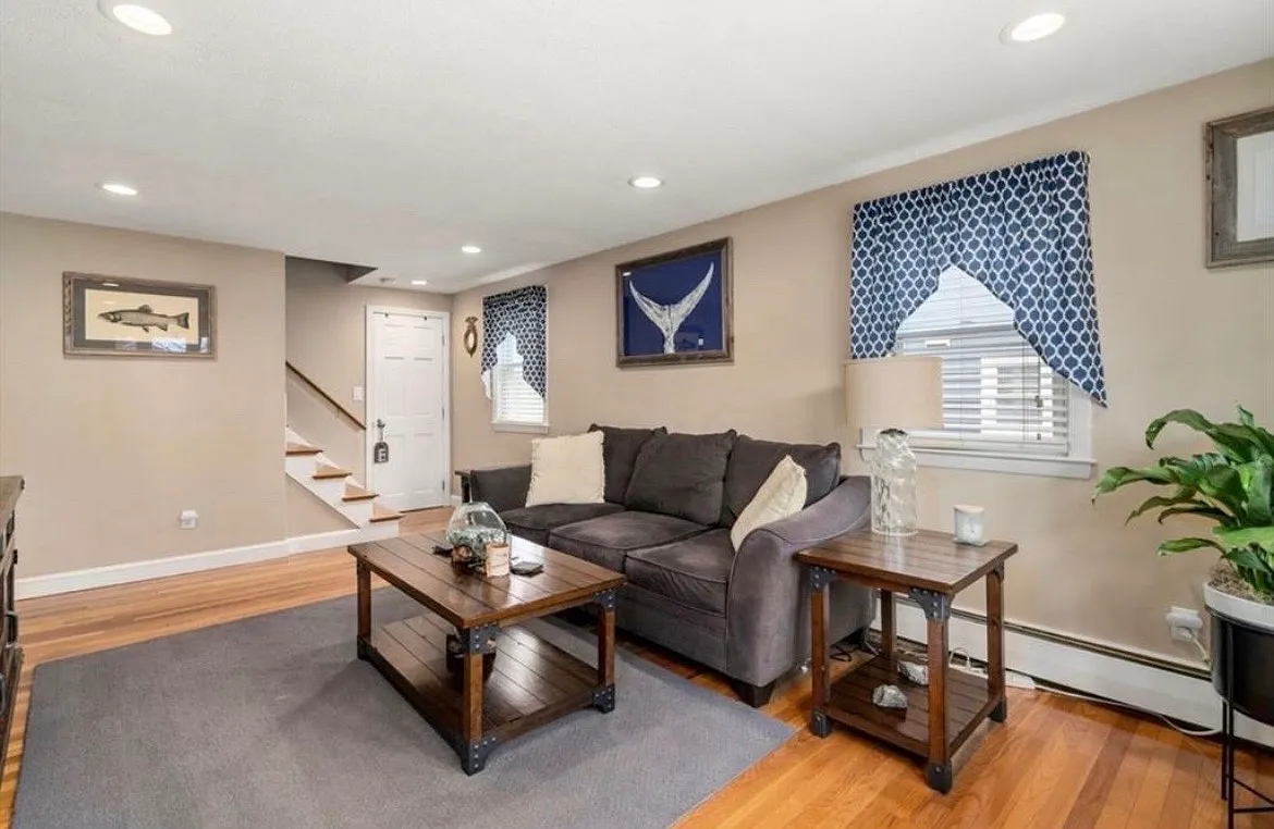 4 bed, 1663 sqft, $4,500 — Photo 2