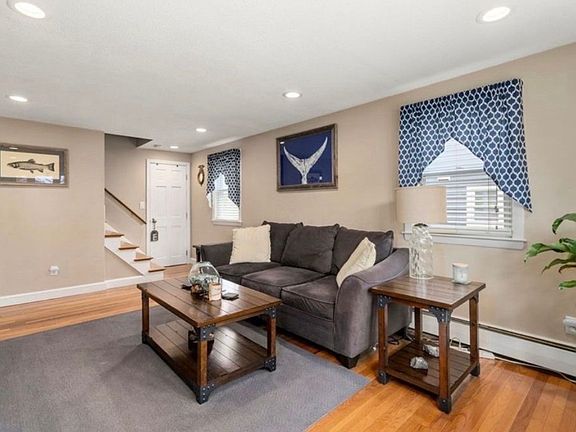 2nd image of 15 Farrin St